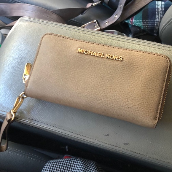 Michael Kors Handbags - Michael Kors Wallet